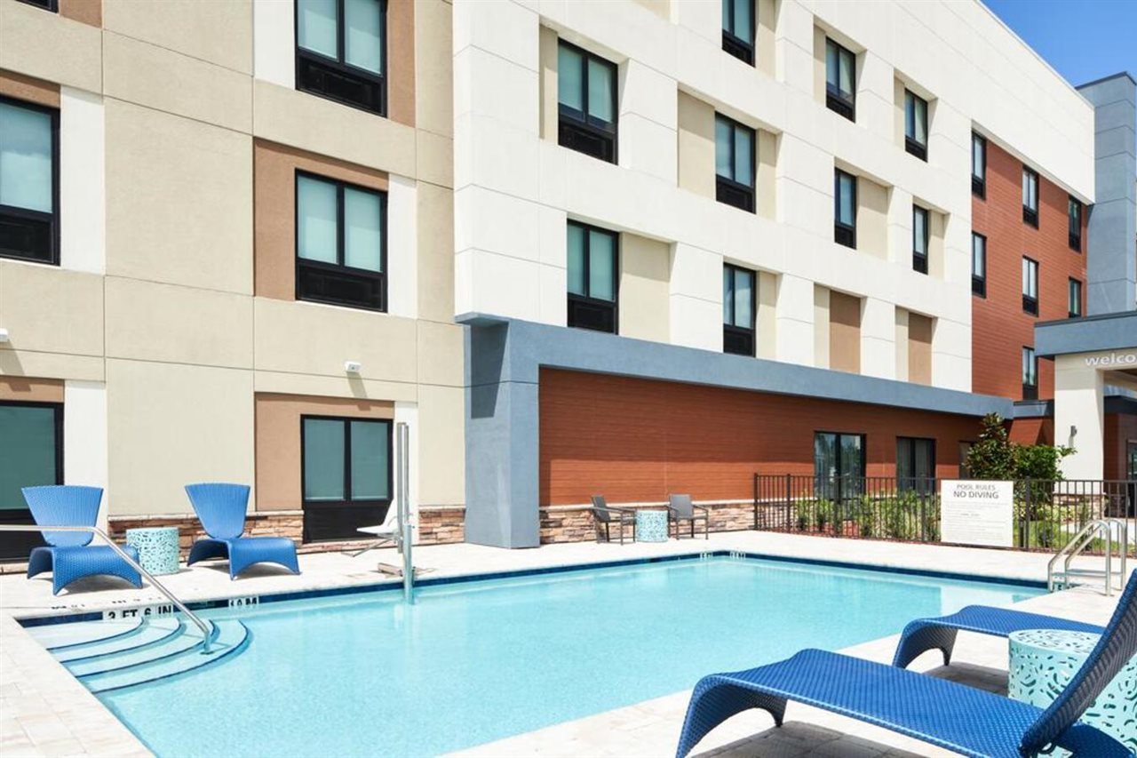 Hampton Inn Clewiston - photo 3