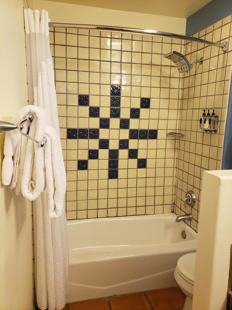 The Abiquiu Inn - photo 34