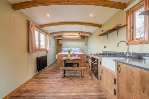 Bertha Shepherd’s Hut — Lydney — photo 5