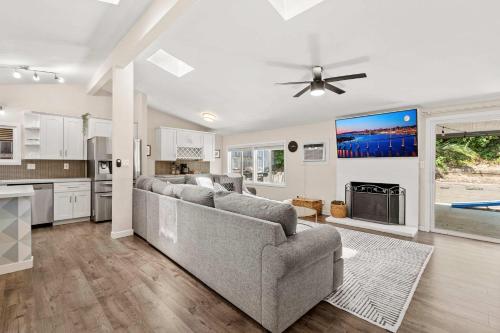 15 Min To Beach And Zoo Hot Tub Cozy Fire Villa Pit 22013586 — San Diego