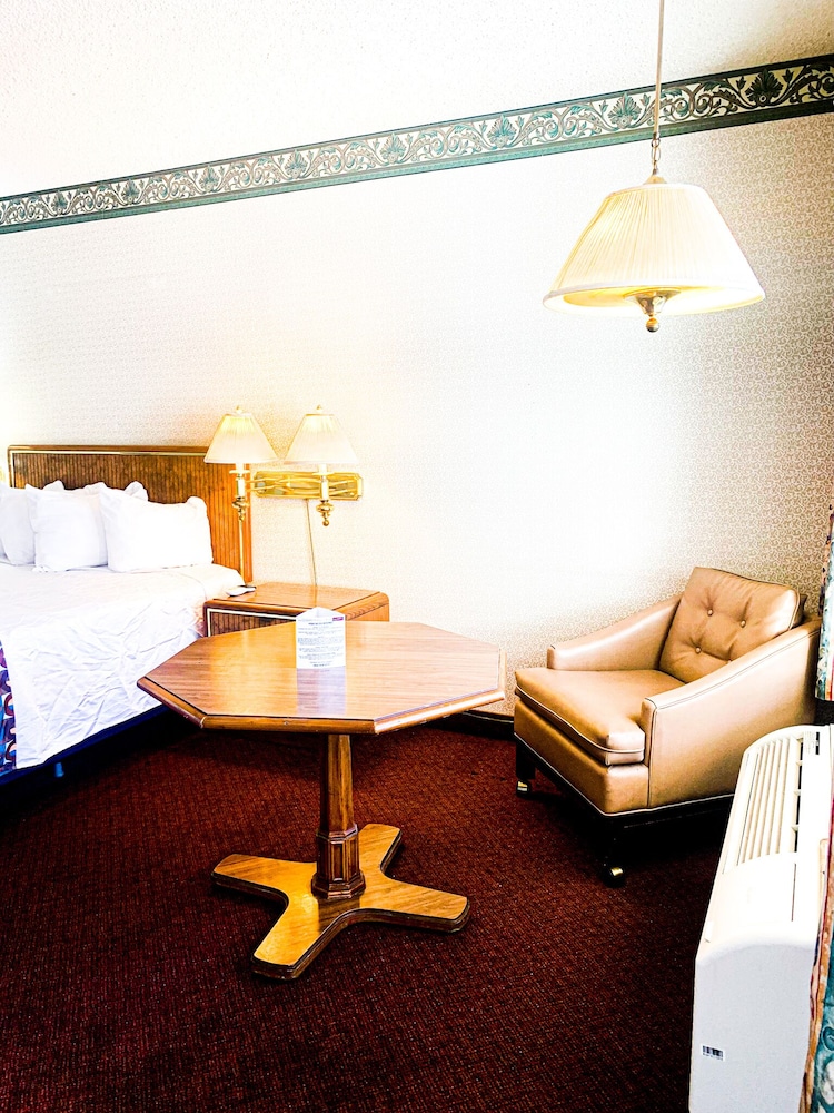 Econo Lodge Inn & Suites Winnemucca - photo 10