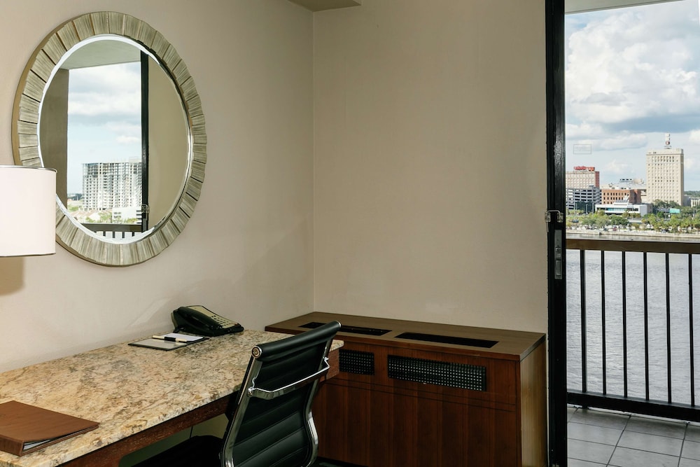 DoubleTree by Hilton Hotel Jacksonville Riverfront - photo 8