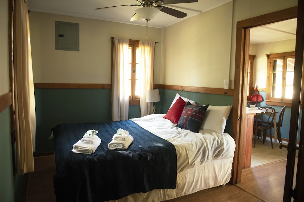 Forest Hill Lodge & Cabins - photo 4