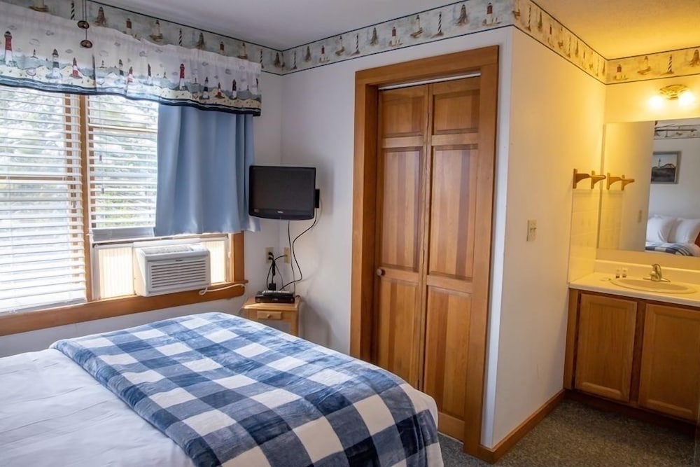 Isleview Motel and Cottages - photo 18