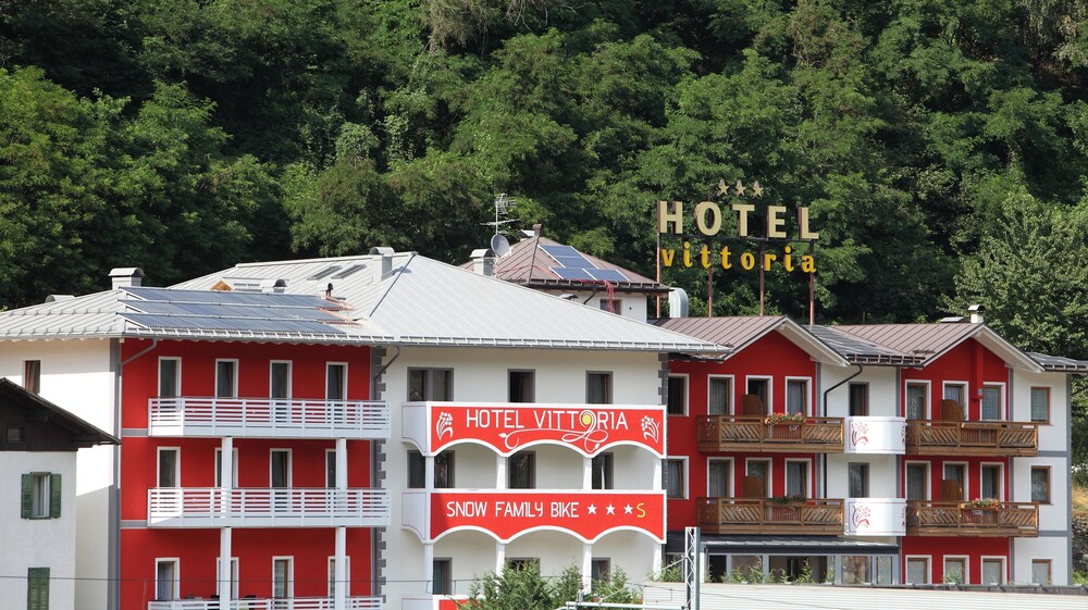 Hotel Vittoria Ricarica l'anima - carbon neutral hotel in Dimaro