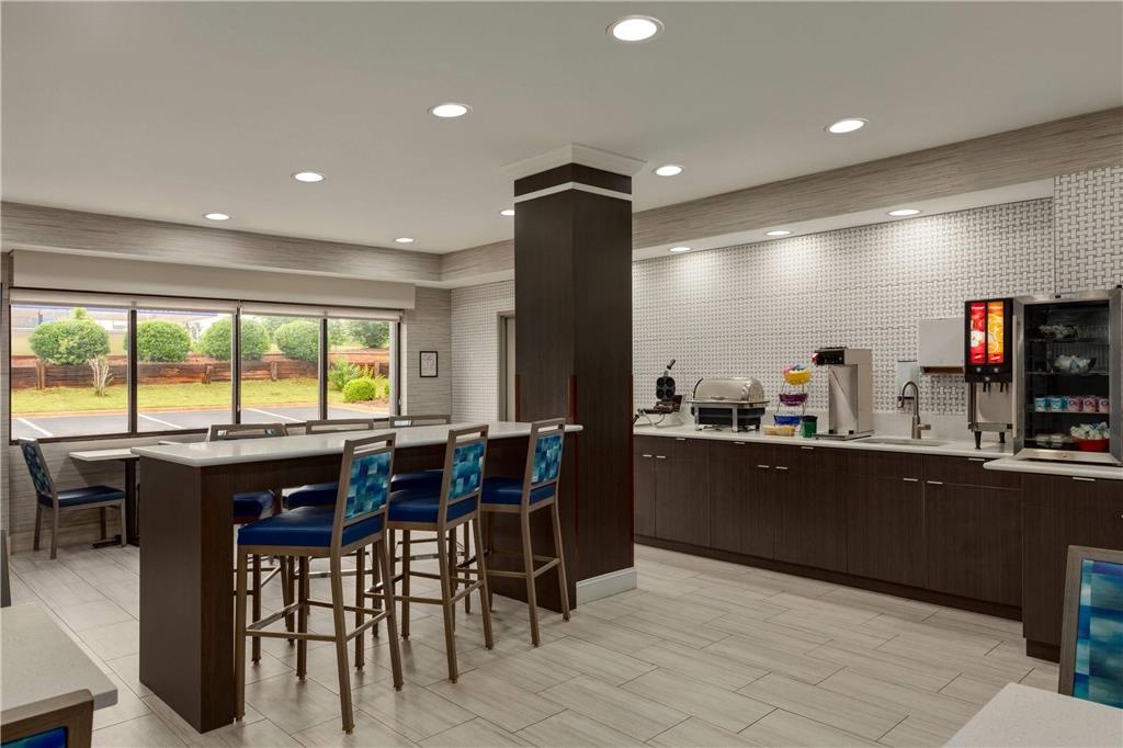 Days Inn & Suites by Wyndham Prattville Montgomery - photo 28