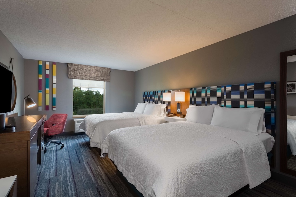 Hampton Inn & Suites Herndon Reston - photo 10