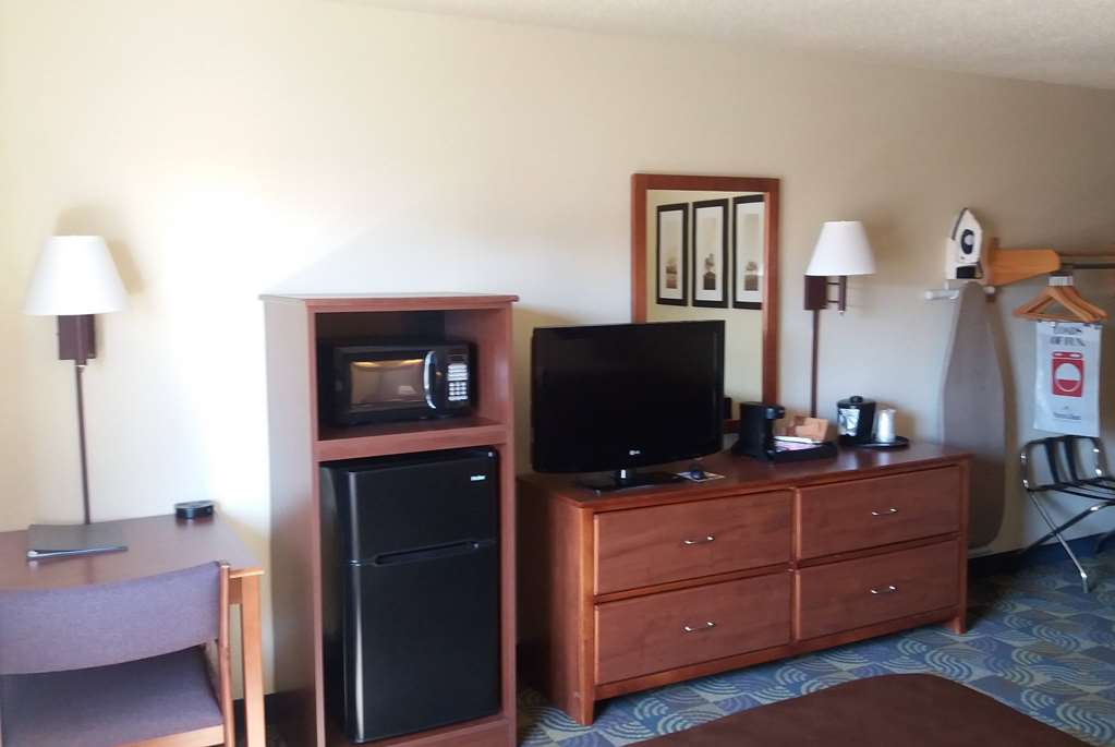 AmericInn by Wyndham Kewanee - photo 11