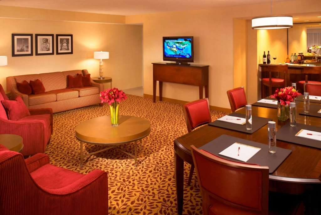 Wyndham Cleveland Airport - photo 9