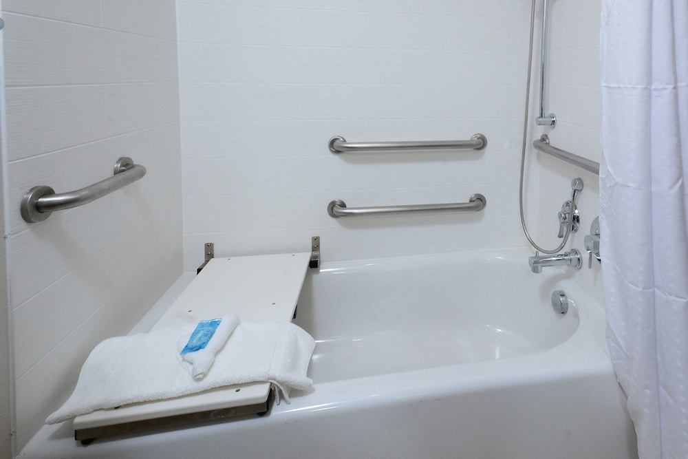 Holiday Inn Express & Suites Raleigh Durham Airport at RTP by IHG - photo 31