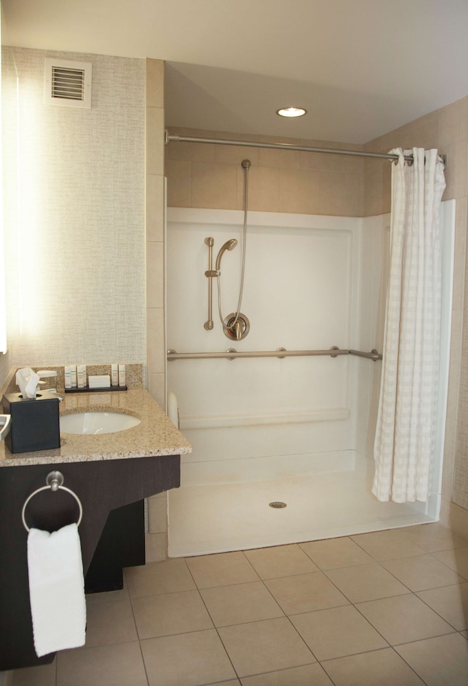 Embassy Suites Columbus Airport - photo 21