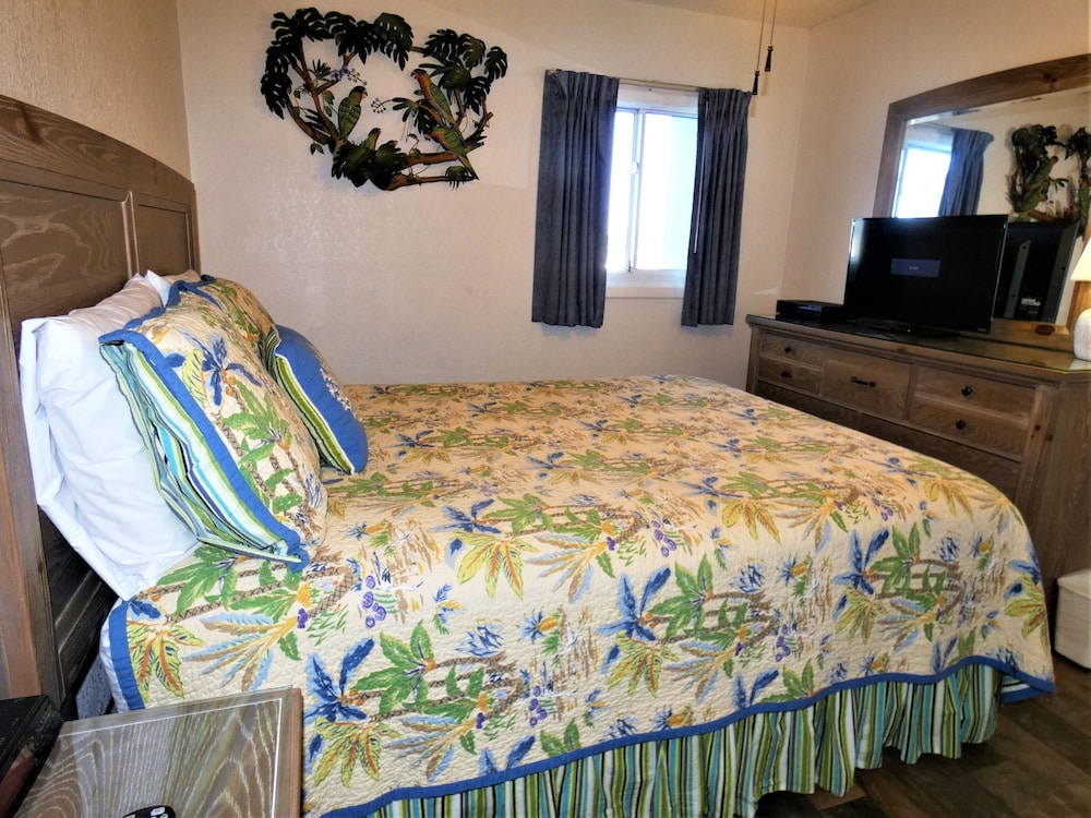 0308 Waters Edge Resort 1 Bedroom Condo by Redawning - photo 4