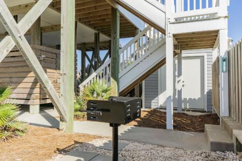Kiki Hut by Oak Island Accommodations - photo 13