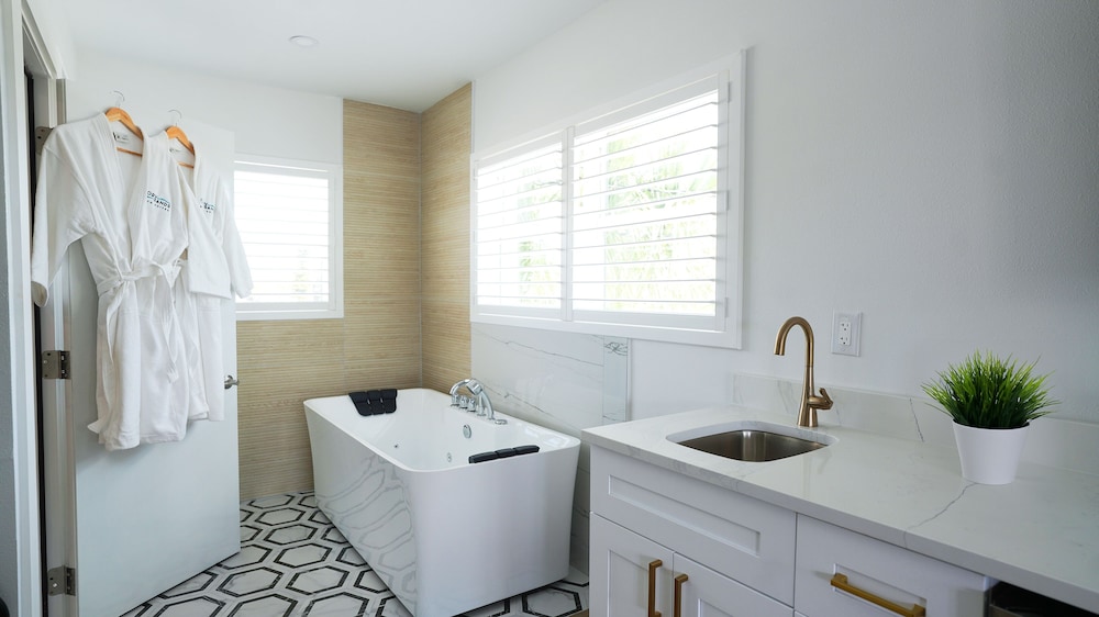 Ivory Sands Beach Suites - photo 21