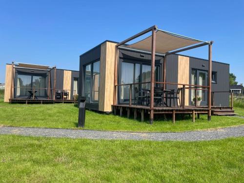 Cottage in Menaam near Frisian Landscape — 4-Star Luxury Hotel in Menaam, Netherlands