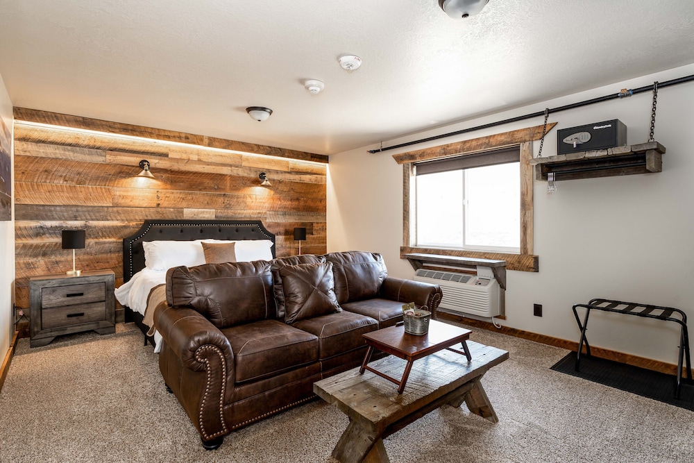 The Adventure Inn Yellowstone - photo 16