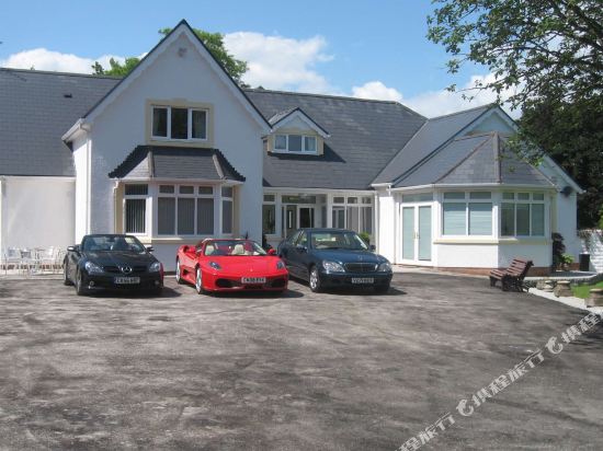 Hazelwood Guest House — 4-Star Luxury Hotel in Bridgend, United Kingdom