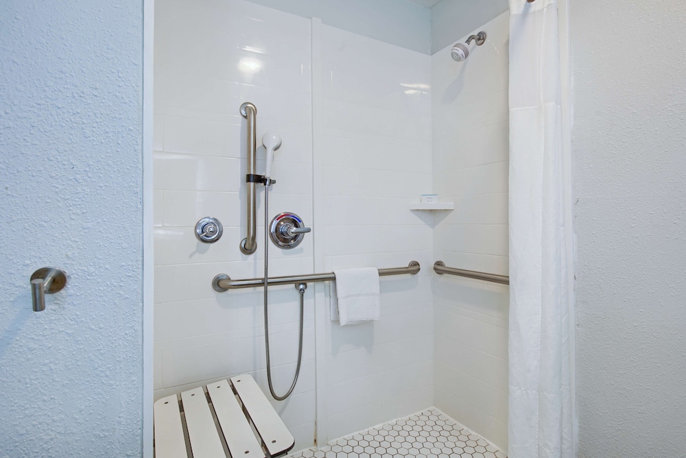 Hampton Inn Slidell - photo 23