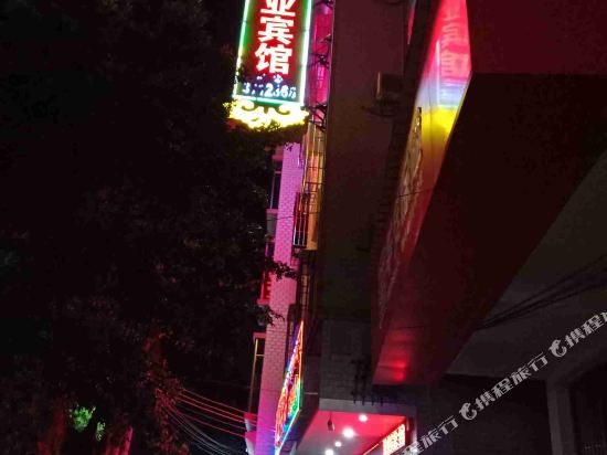 Zhenye Hotel — hotel in Luocheng