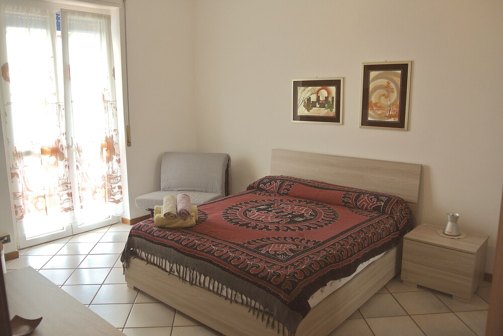 GuestHost Casa Graziella bilocale a 5 minuti dal San Raffaele per 5 — 4-Star Luxury Hotel in Milan, Italy