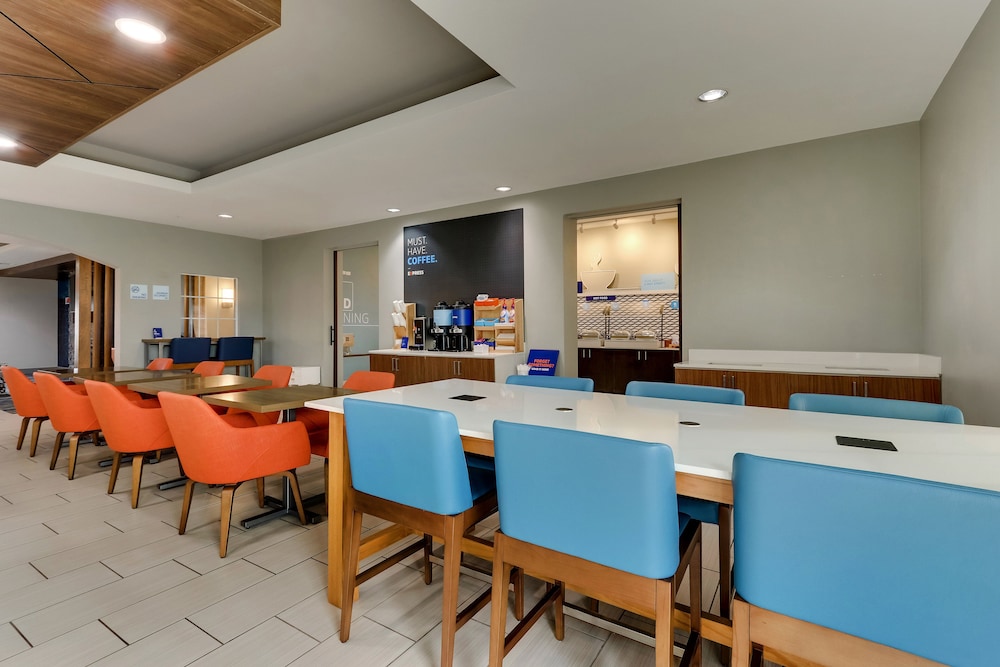 Holiday Inn Express & Suites Ardmore by IHG - photo 52