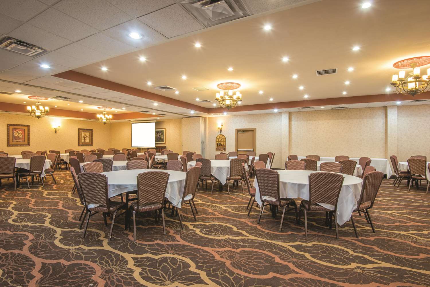 La Quinta Inn & Suites by Wyndham Silverthorne Summit Co - photo 32