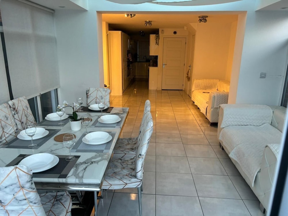 Dartford 4 Beds Sleeps 8 Near Bluewater and M25 — hotel in Dartford