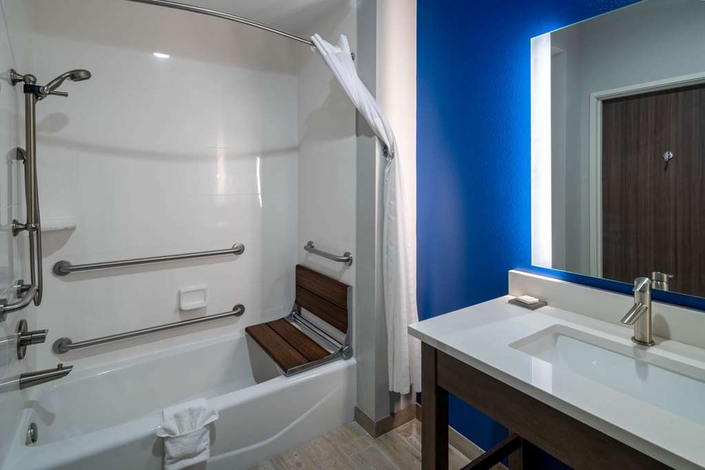 La Quinta Inn & Suites by Wyndham Tifton - photo 31