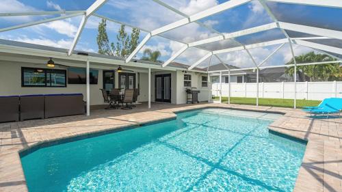 Charming Luxury Heated Pool Home — 4-Star Luxury Hotel in Cape Coral, United States