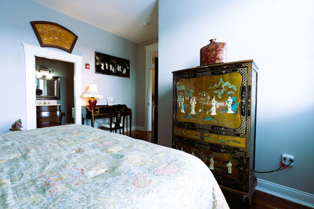 Oaak Tree Hotel - photo 39