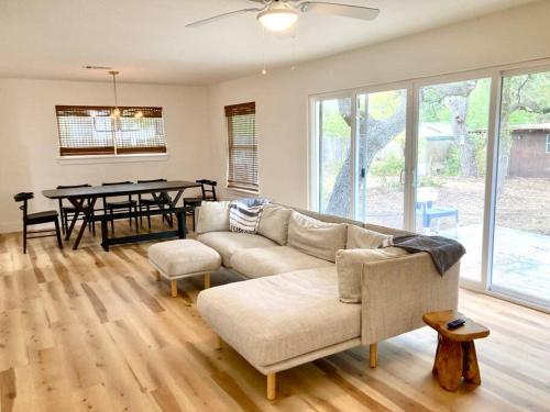 New Modern Hill Country Hideaway — Bertram