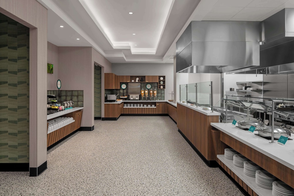Embassy Suites by Hilton Madison Downtown - photo 21