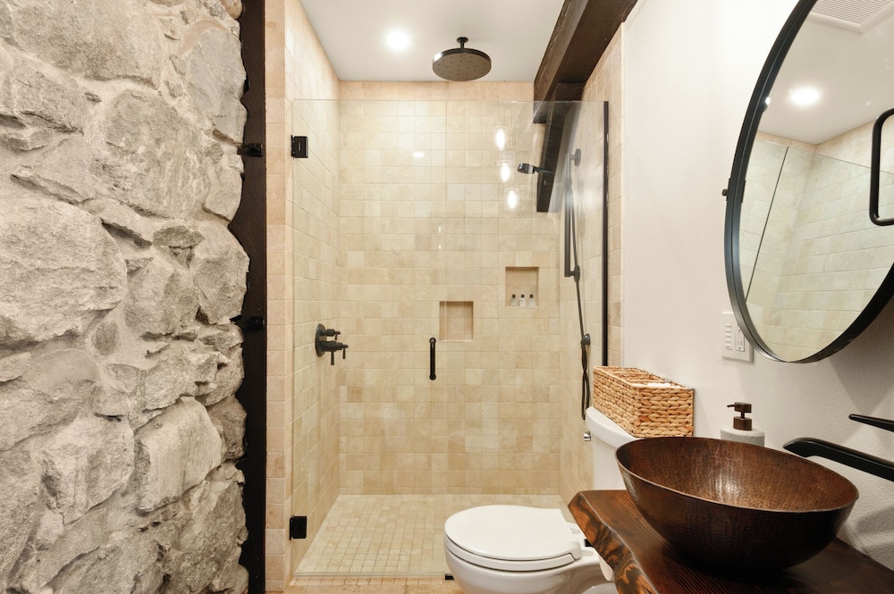 Horsefeathers Hotel - photo 41