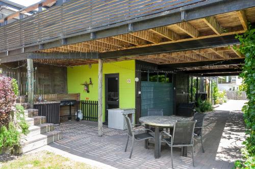 Acacia Bay Retreat Acacia Bay Holiday Home — 4-Star Luxury Hotel in Taupo, New Zealand