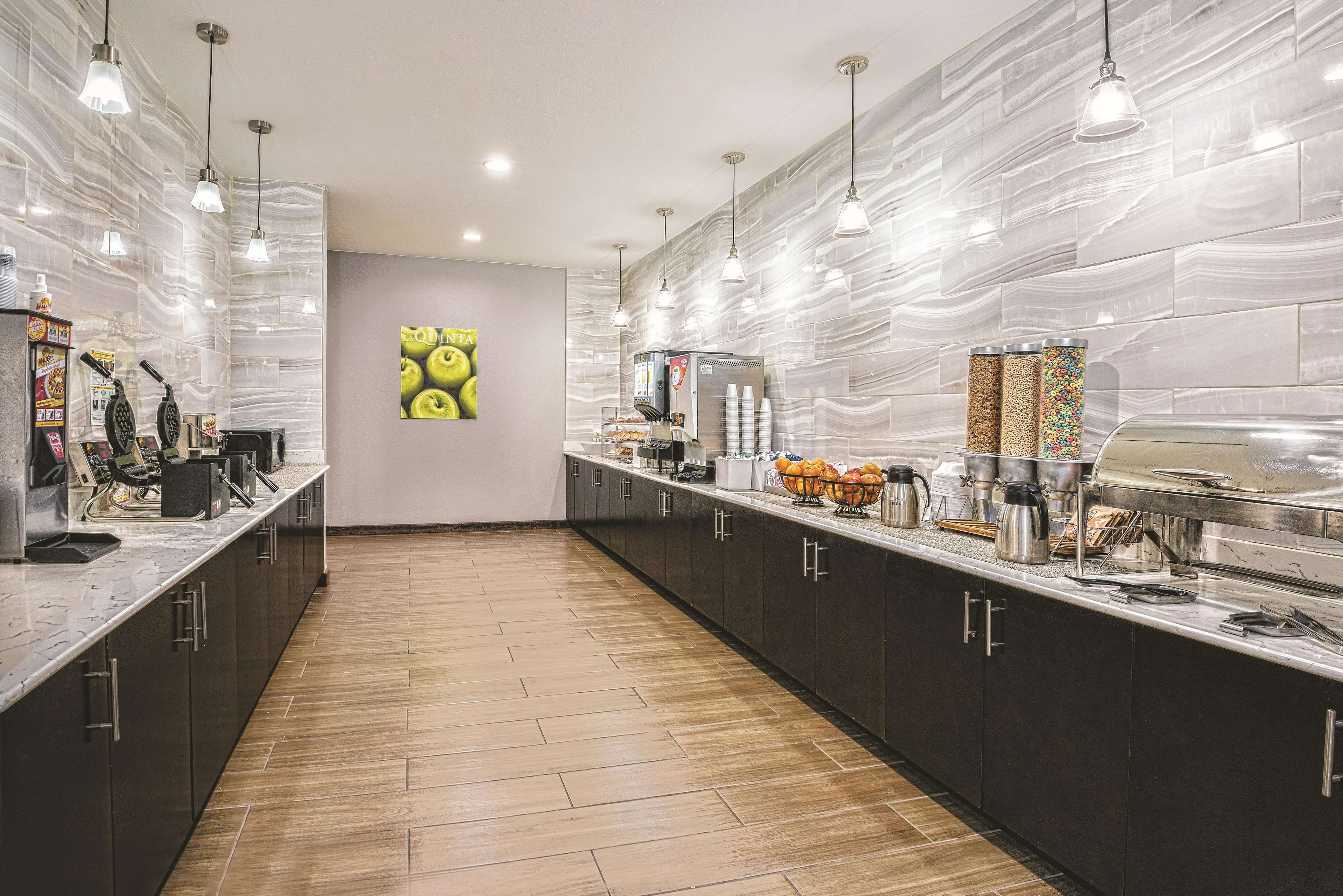 La Quinta by Wyndham San Antonio by Frost Bank Center - photo 14