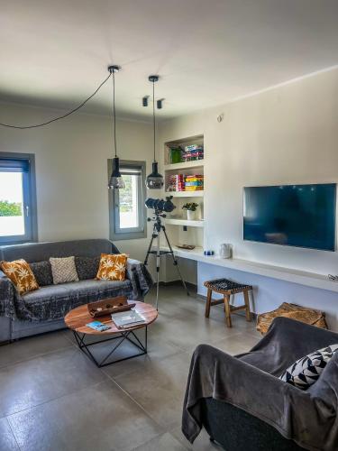 Apademia Skyros Luxury Apartment — 4-Star Luxury Hotel in Skyros, Greece