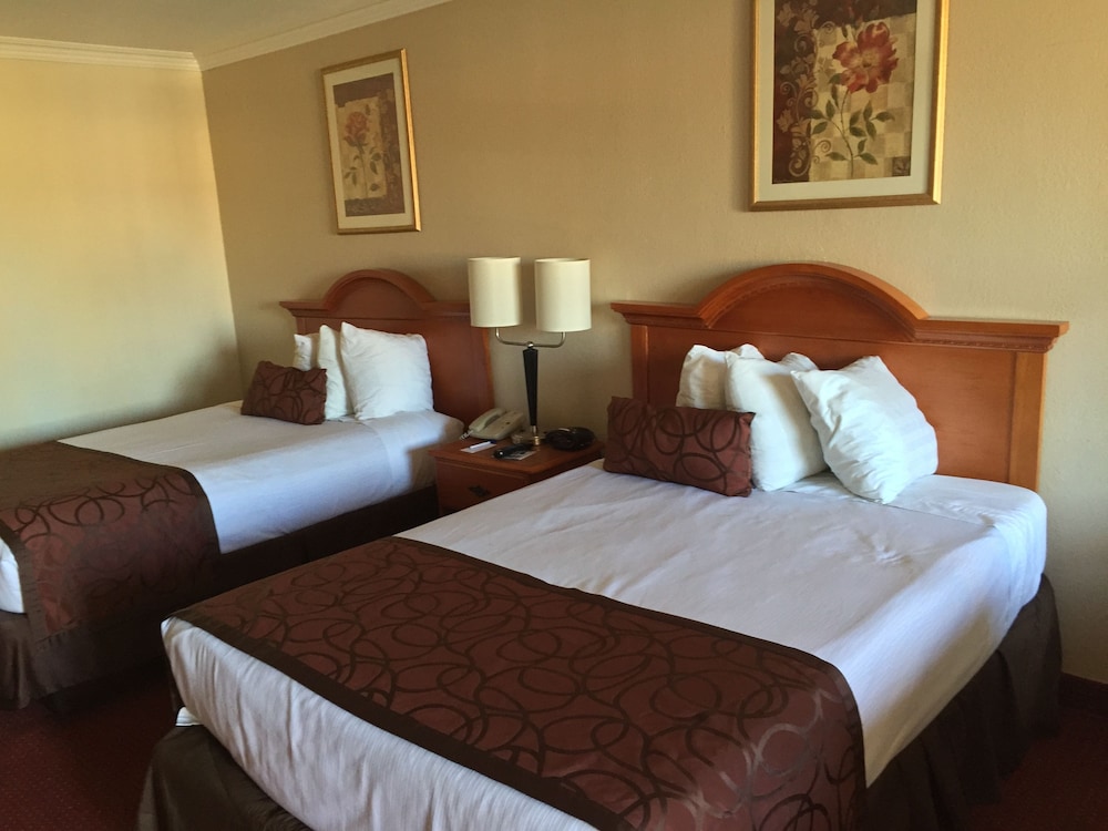 Chula Vista Inn - photo 7
