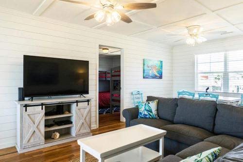 Salty But Sweet by Oak Island Accommodations - photo 16