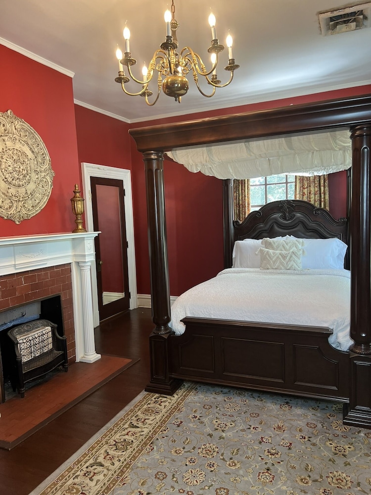 Huffman Manor Inn - photo 13