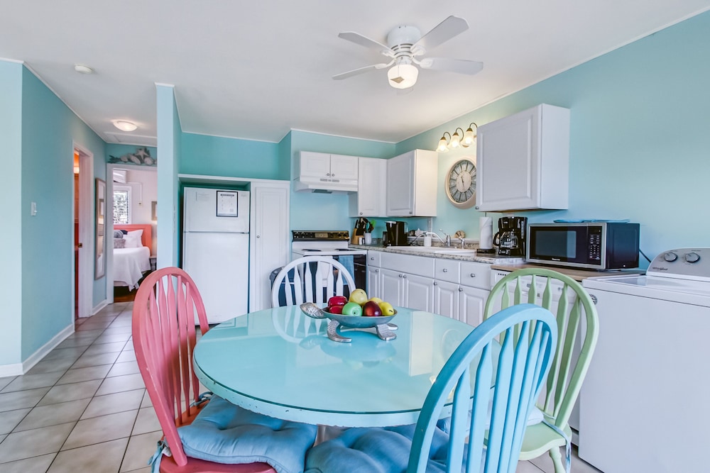 Beach Vacation Walkable to Dining&Shopping Unit B - photo 11