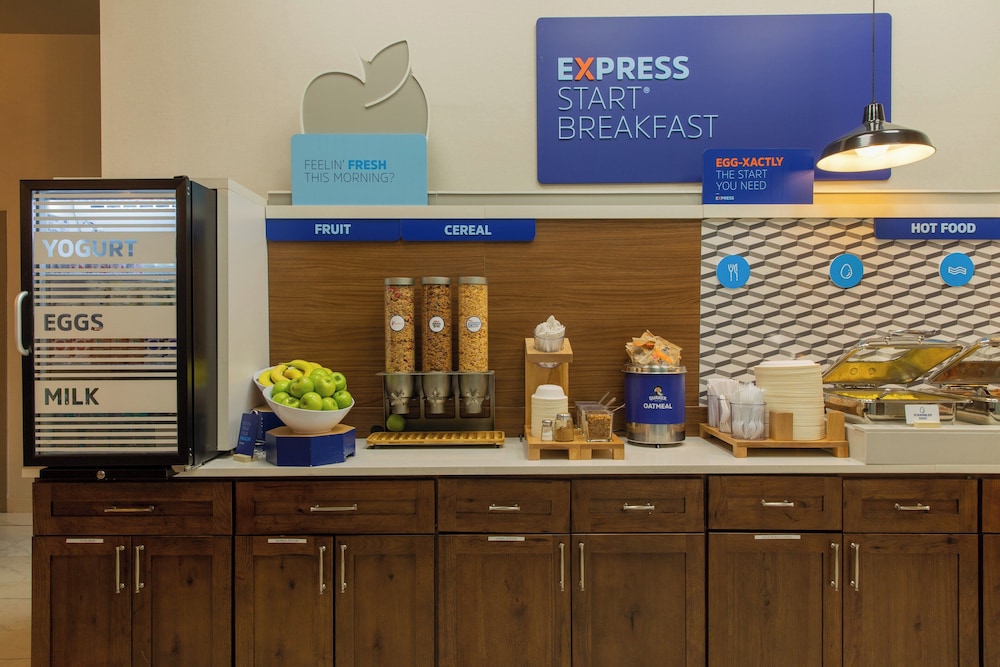 Holiday Inn Express New Rochelle by IHG - photo 47