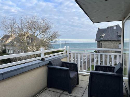 390 Appartement 3 chambres avec vue sur la Grande Plage de Saint Cast — 4-Star Luxury Hotel in Saint-Cast-Le-Guildo, France