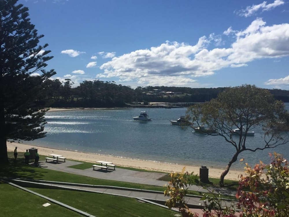Tabourie Lake Motor Inn — Ulladulla