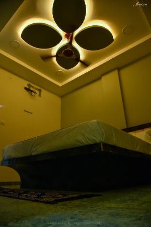Pawan Executive - carbon neutral hotel in Tuljapur