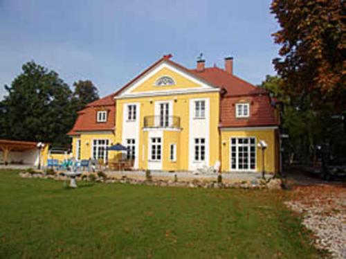 Herrenhaus Poppelvitz in Garz, Germany