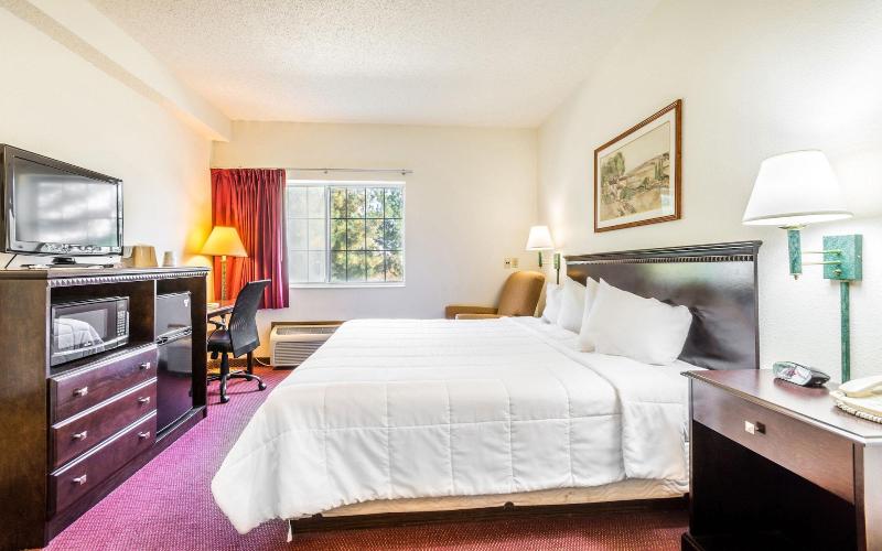 Wamego Inn and Suites - photo 8