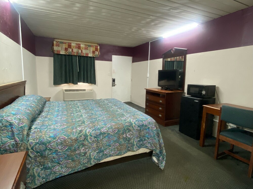 Discovery Inn Macon - photo 18