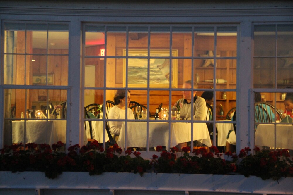Bluebird Ocean Point Inn - photo 65