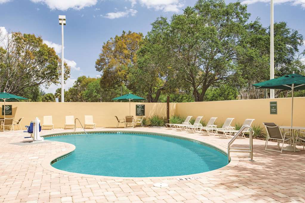 La Quinta Inn & Suites by Wyndham Fort Lauderdale Tamarac - photo 10