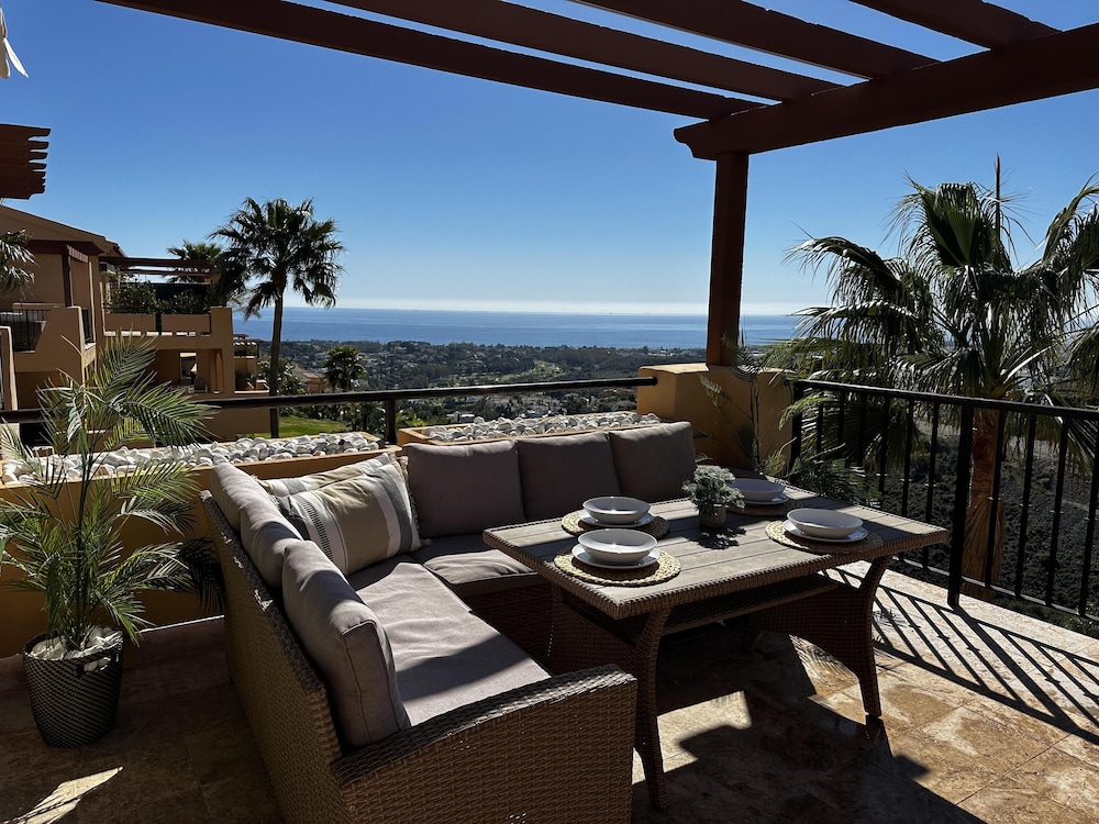 Apartment Sleeps 6 With Private Garden — Benahavis — photo 2